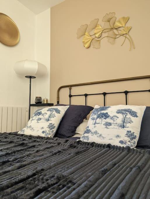 Appartement Du Roi : Proche Chateau/vue/refait A Neuf Versailles