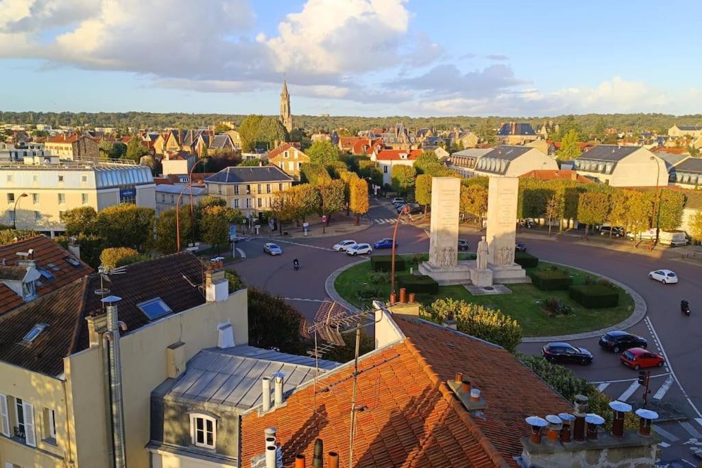 Appartement Du Roi : Proche Chateau/vue/refait A Neuf Versailles